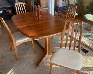 Benny Linden MCM Table & chairs, sold as a set