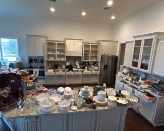 FULL FULL KITCHEN!!!!!!