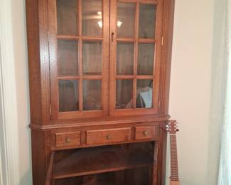 Corner cabinet