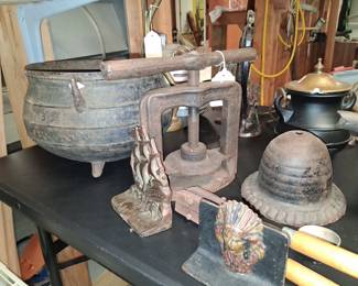 Antique pipe vise/ cast iron pot