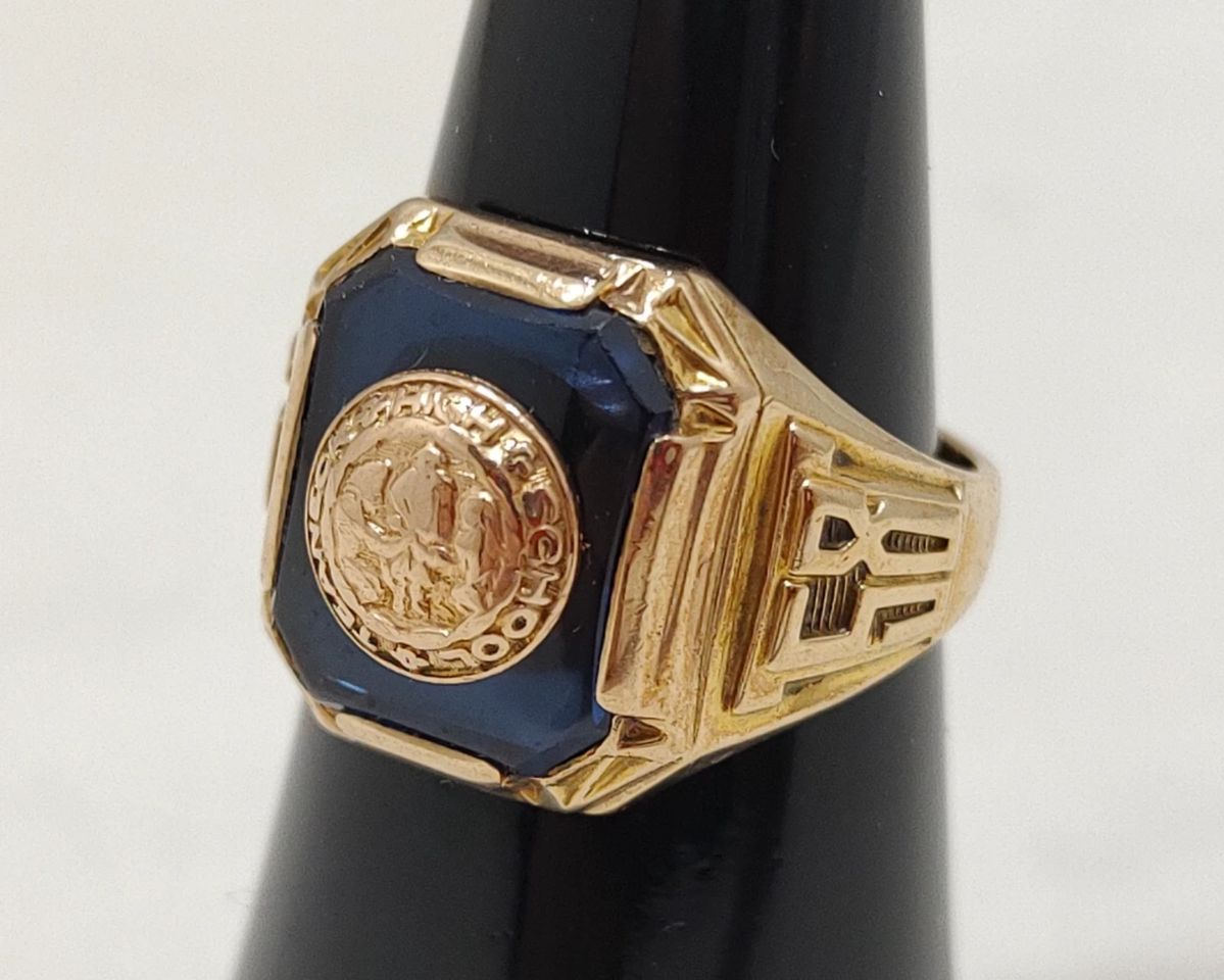 Gold Class Ring Size 6