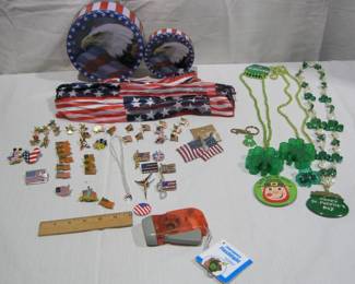 Holiday & Patriotic Pins & Necklaces