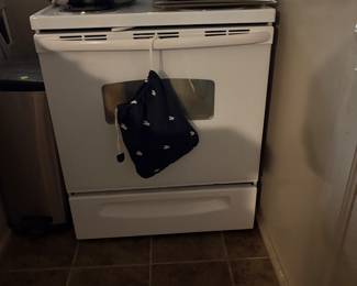 Electric Stove- Excellent Like new condition 