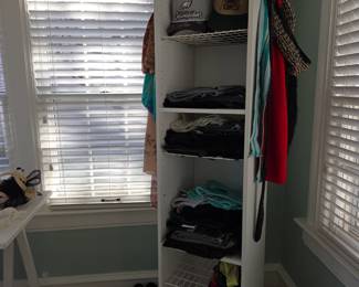 Rotating closet shelf