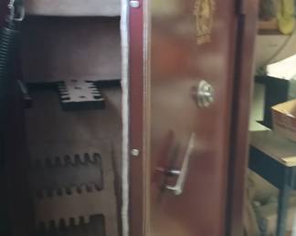 This is 17 inch tall, 48 feet, 48 inch wide, very extra large, safe for gun and rifle inside was pool.Any interest contact us to register