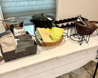 Pots and napkins/placemats