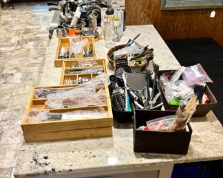 Kitchen silverware and kitchen accessories