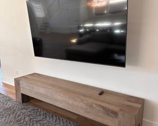 $860  Thick-Cut Oak Bench
Parsons lines, chunky squared legs and dovetail joinery detailing. 90"W x 19"D x 19"H