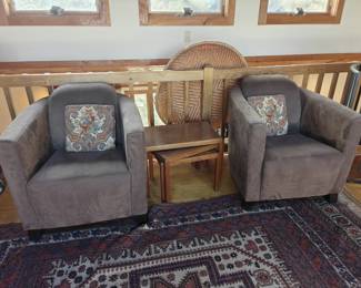 027	Pair of Contemporary Upholstered Club Chairs	31"x33"x32"
