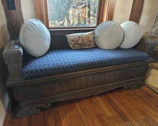 007	Victorian Style Carved Storage Bench	61"x19"x30"