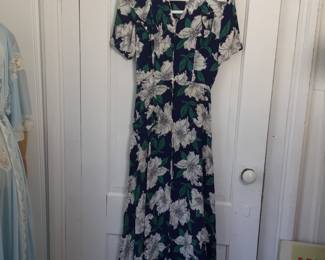 Vintage 1940s dark blue floral dressing gown, at home or hostess dress