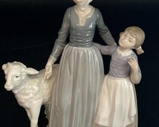 Lladro #5299 Mother w/ Child & Lamb Figurine