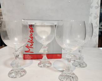MIKASA SET OF 4 WINE GLASSES NEW IN BOX