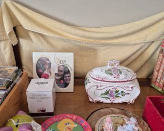 Plates and collectibles 