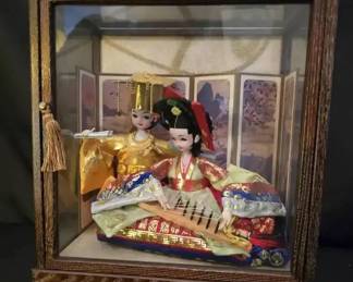 KO235Japanese dolls in case