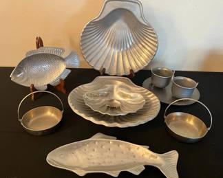 KO168Vintage Metal Serving Pieces
