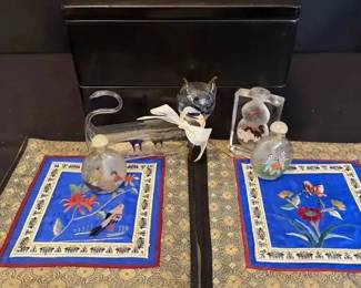 KO220Vintage Snuff Bottles And More 