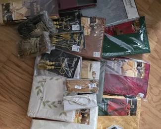 KO311Tablecloth and curtain mystery lot