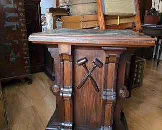 KO300Solid wood lectern