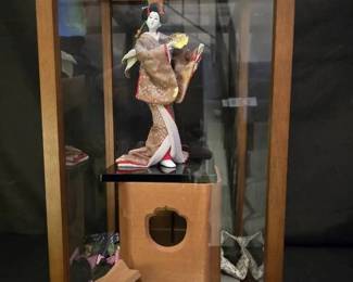 KO229Japanese Geisha in Case