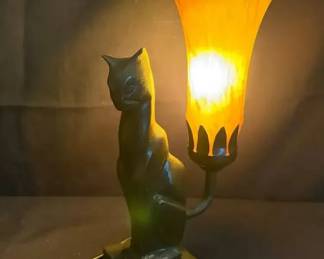 KO167Vintage Art Deco Cat Lamp With Tiffany Style Shade