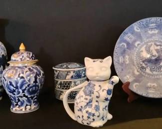 KO264Blue  White Ceramic Decor 