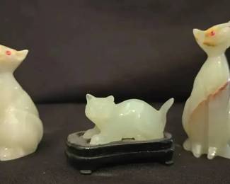 KO210VCarved jade cats