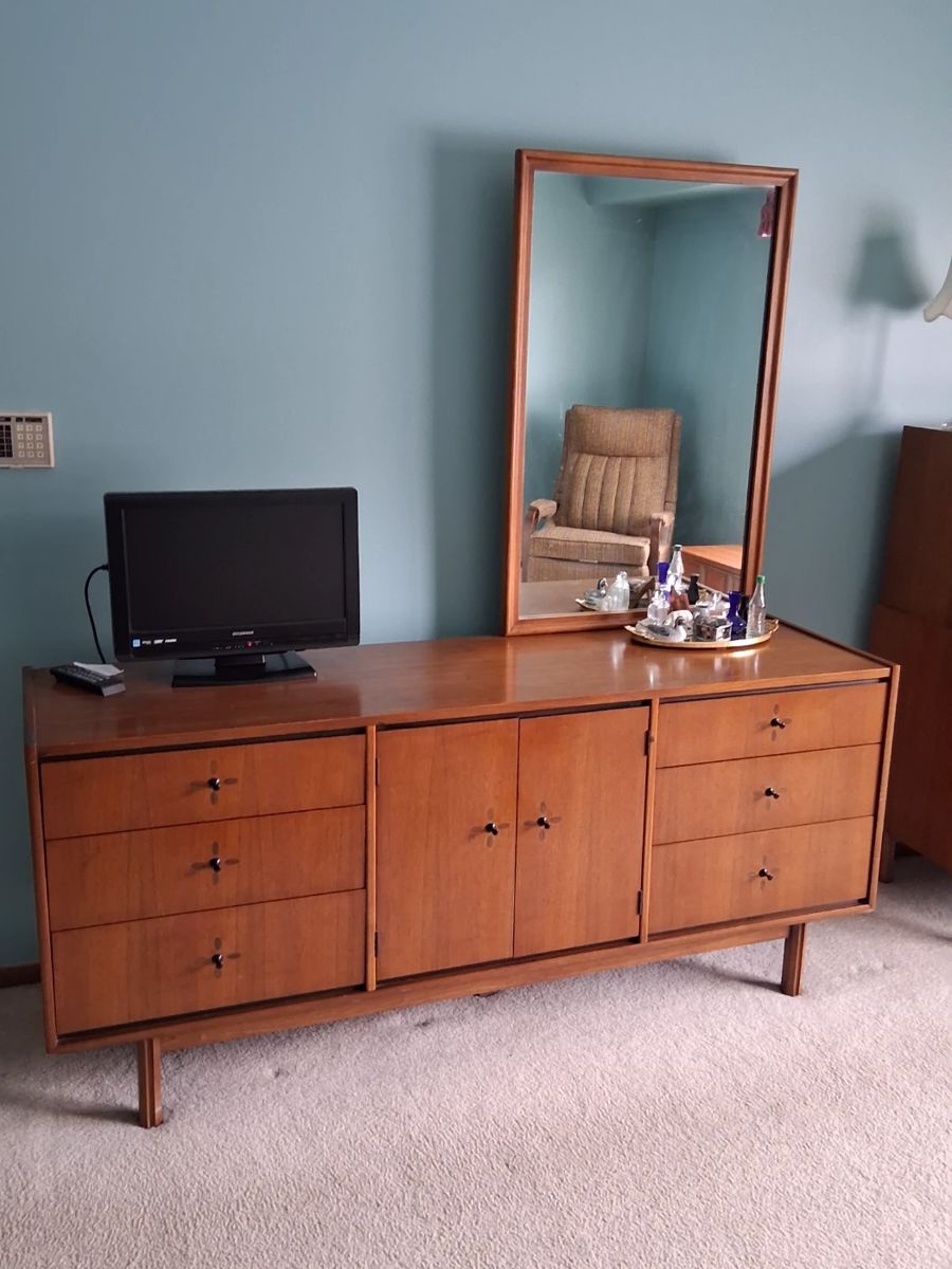 Kroehler mid-century dresser $995