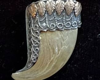 Vintage Embellished Claw Pendant Necklace