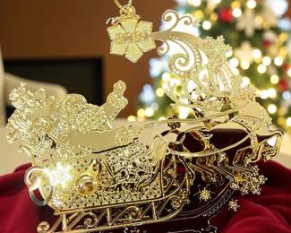 Danbury Mint 2021 Santa in the Sleigh Gold Ornament