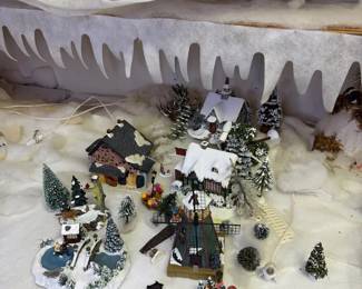 Thomas Kinkade Hawthorne Village Christmas Collection 4  Lighted Chalet 1  Holiday Village Set