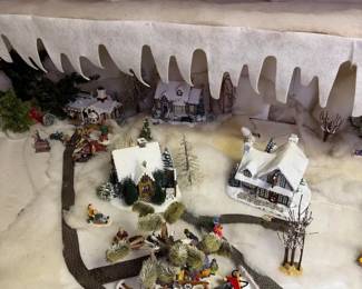 Thomas Kinkade Hawthorne Village Christmas Collection 5 Buildings  Gate Accessory  Lighted Holid