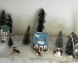 Lighted Christmas Village Set  Post Office, Doctors Office, Inn  Two Homes with Accessories