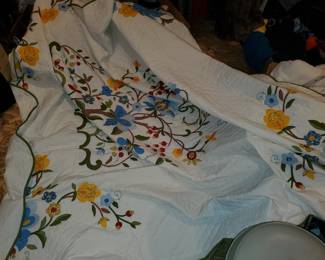 Large appliqued coverlet