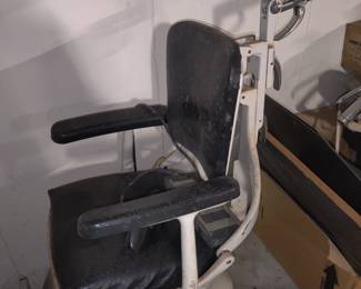 Ophthalmologist chair.....++++Supplies