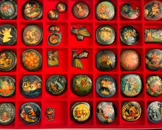 Slavic lacquered pins and decorative items