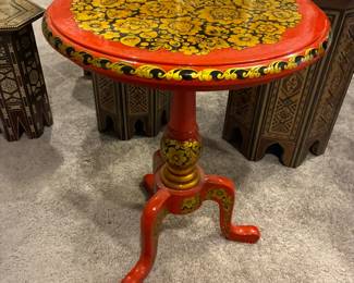 Naksheen art round accent table