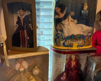2000 Edition Celebration Barbie, Snow White Barbie, Holiday Celebration Barbie, American Girl Isabel Doll