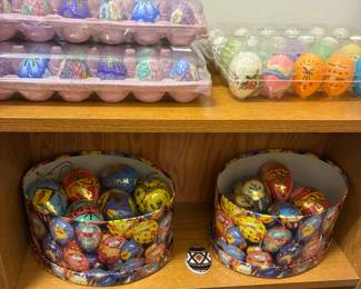 Decorative eggs and plates