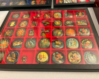 Slavic lacquered pins and decorative items