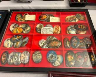 Slavic lacquered pins and decorative items