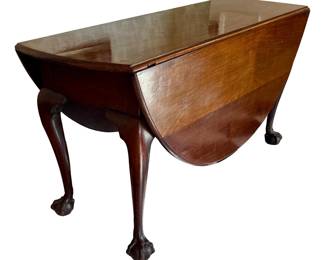 Antique American drop leaf table