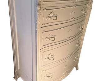 White chest of drawers