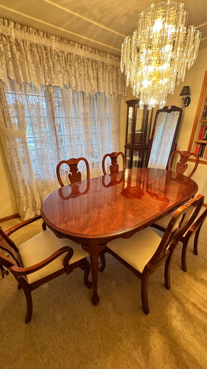 Beautiful dining room table and chairs! 