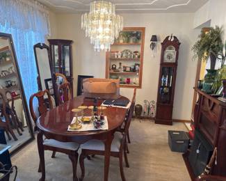 Beautiful almost brand new dining room set. 