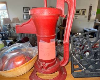 Cast iron water pump- works 