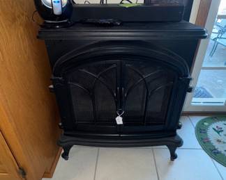 Working electric fireplace!! Heats up an entire room!