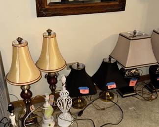 Tons of Vintage and not vintage Lamps