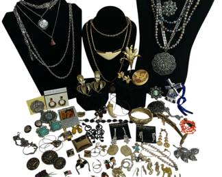 Collection Vintage Costume Jewelry, TRIFARI