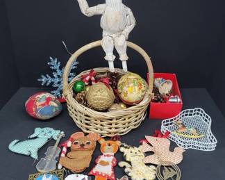 	Christmas Decorations With Basket